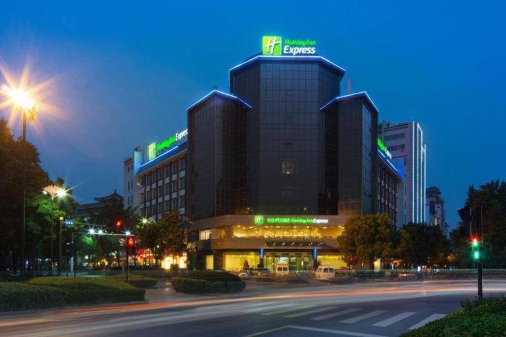 Holiday Inn Express Yangzhou City Center By Ihg מראה חיצוני תמונה